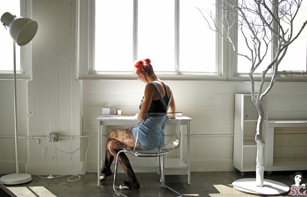 rowyn-yesiwanttobeasuicidegirl-01.jpg