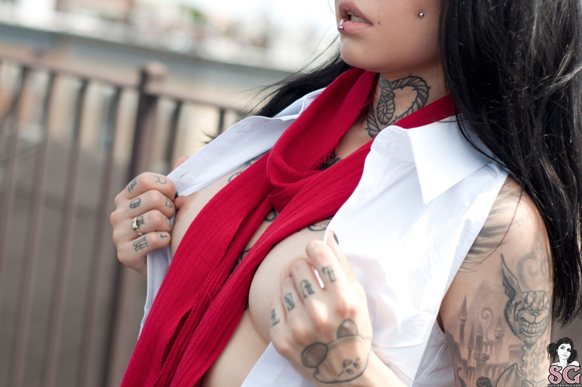 marikosuicide-theworldthegirlsaw-23.jpg