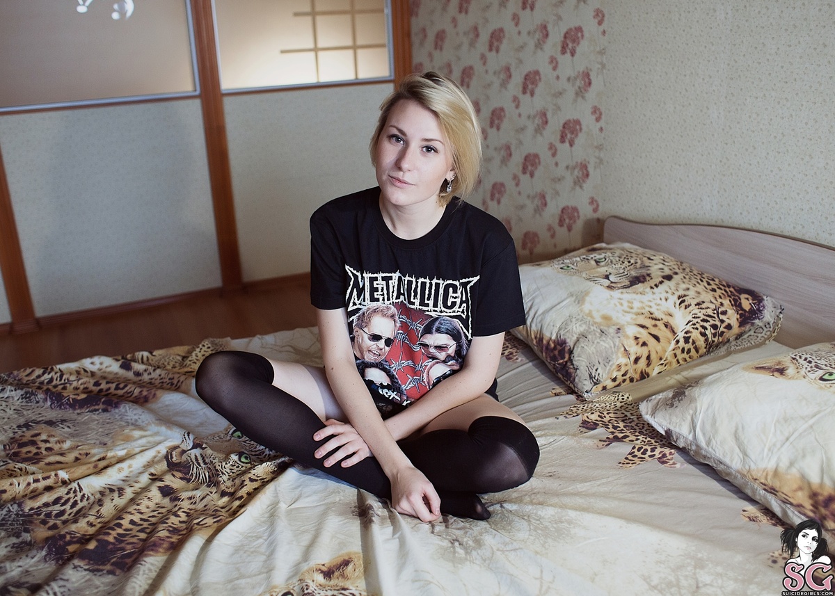 dizmay-rocknrollinthebedroom-01.jpg