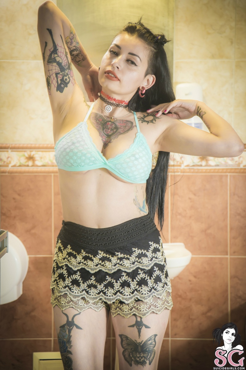 lilylemon-restinginthetub-21.jpg