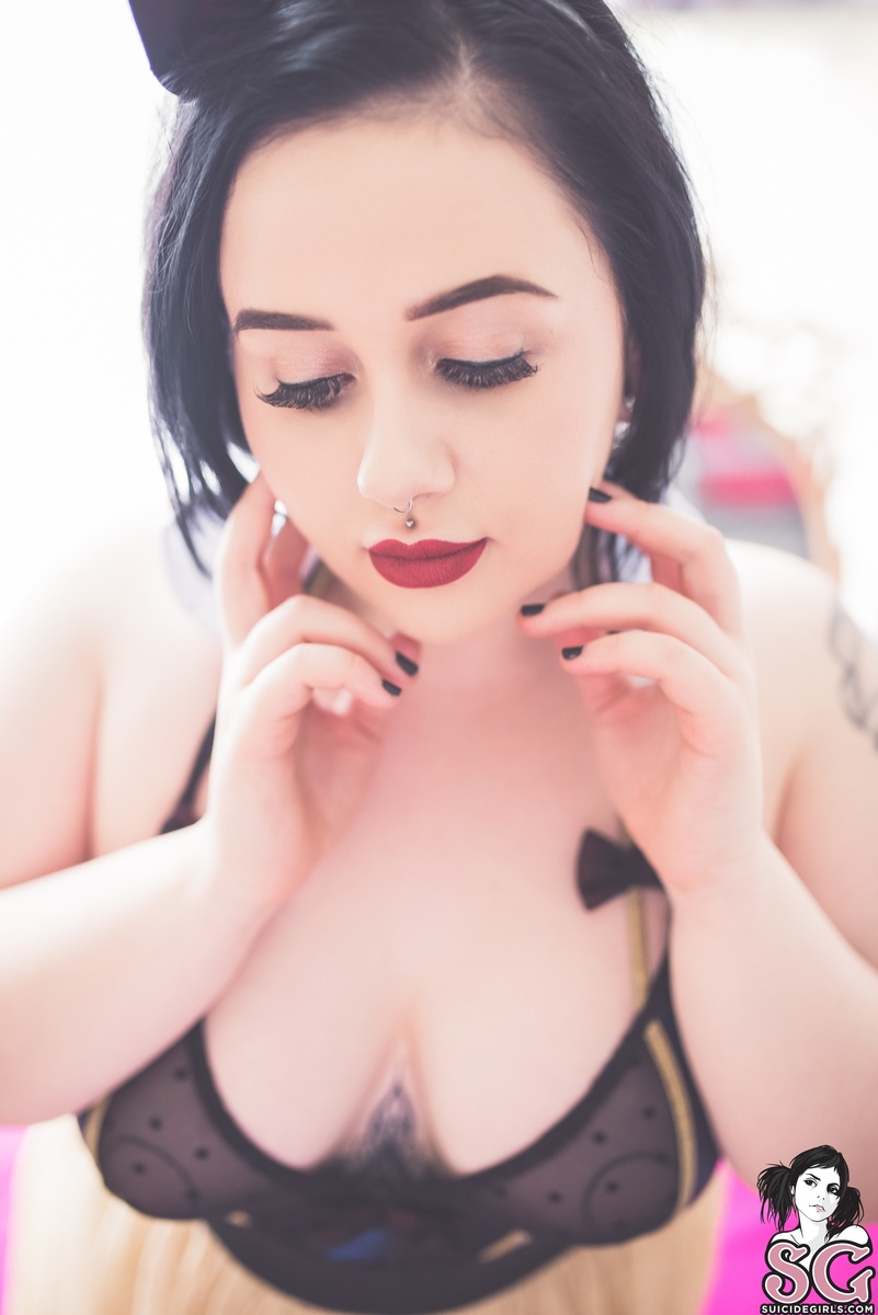 chloemai-whiteassnow-07.jpg