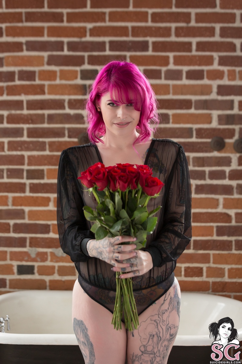 cessie-rosered-03.jpg