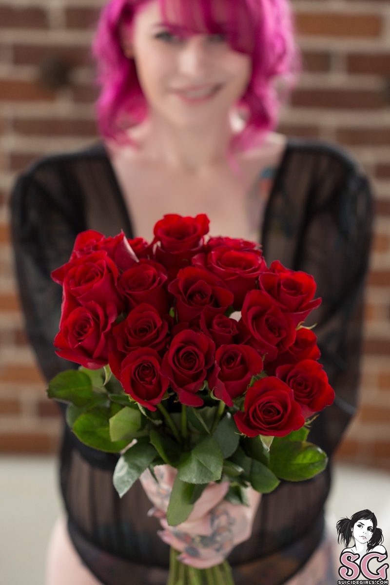 cessie-rosered-05.jpg