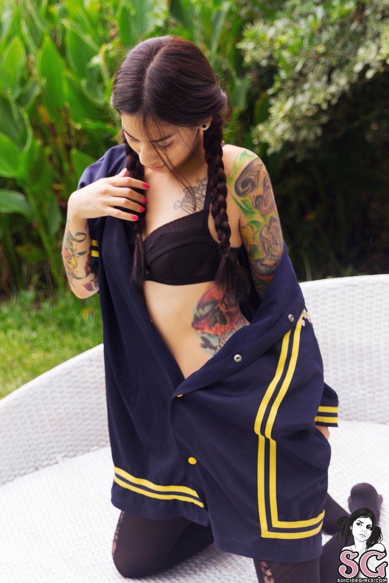 hazee-naughtygarden-03.jpg