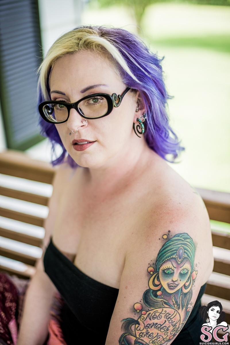rebelleoutlaw-standstilllookpretty-01.jpg