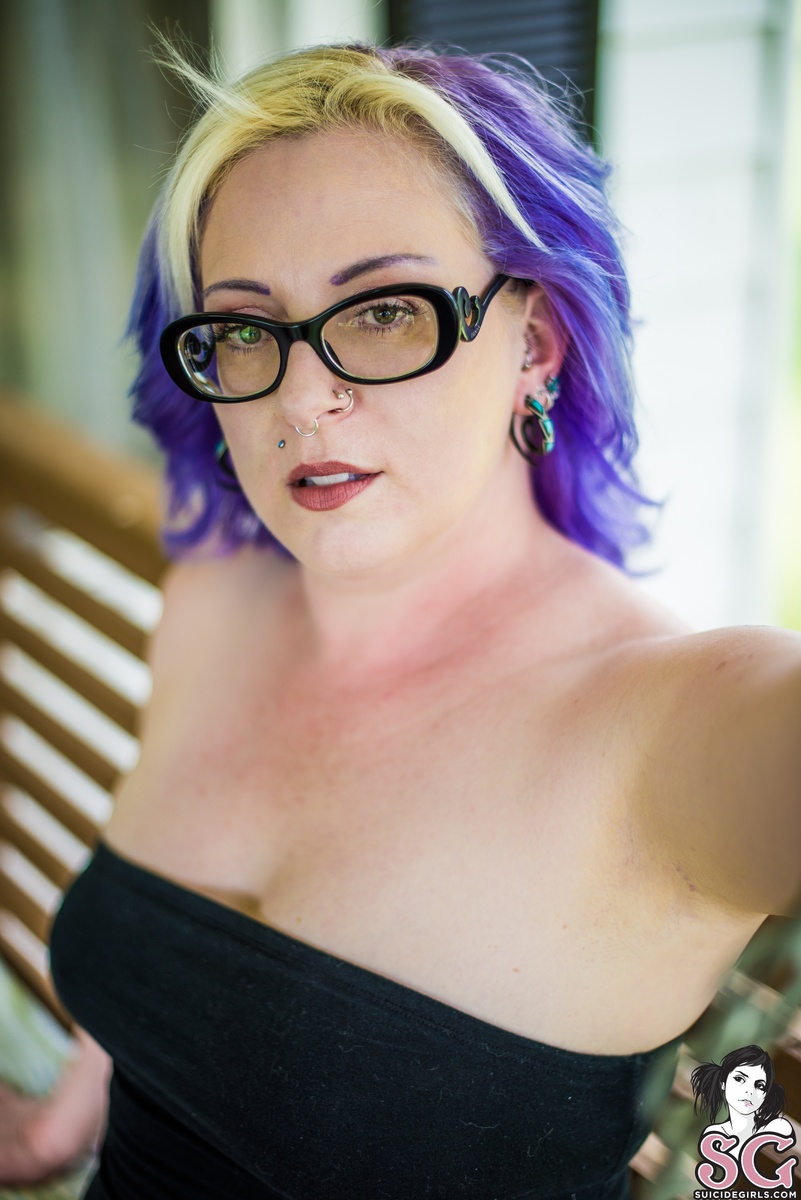 rebelleoutlaw-standstilllookpretty-07.jpg