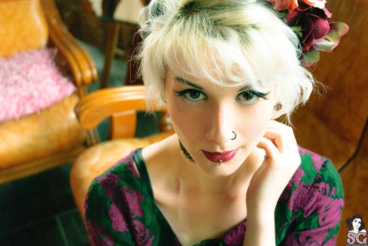 eileena-purpletulips-03.jpg
