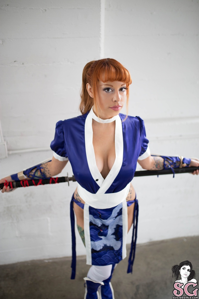 leemalee-deadoralive-05.jpg