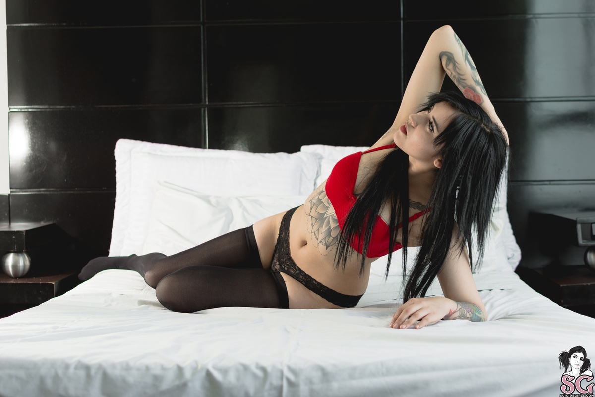 inodeft-seductioninblackandred-01.jpg