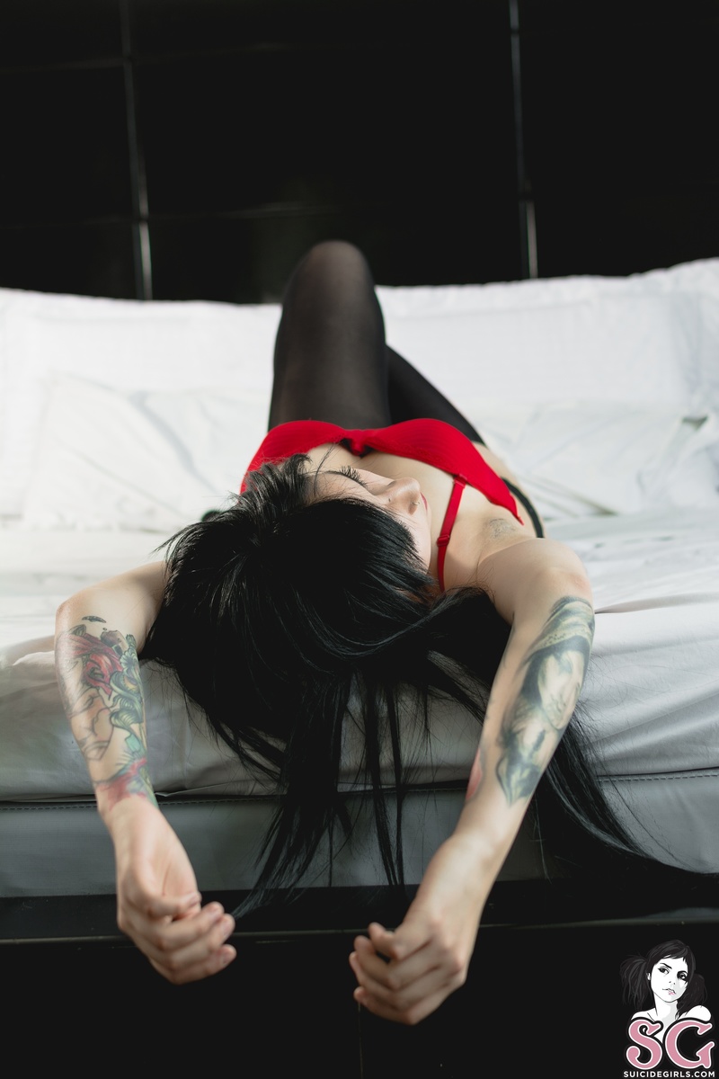 inodeft-seductioninblackandred-07.jpg
