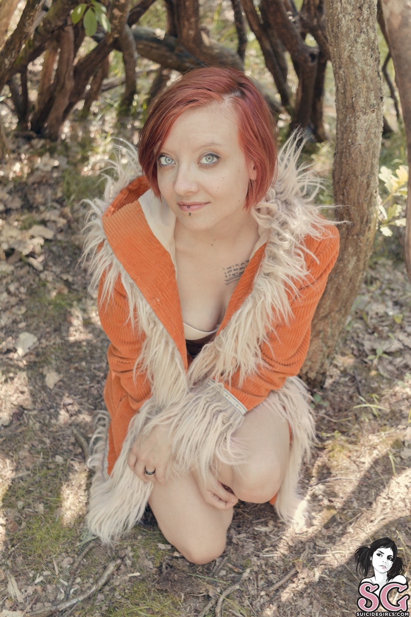 jaynamolana-ladyinthewoods-01.jpg