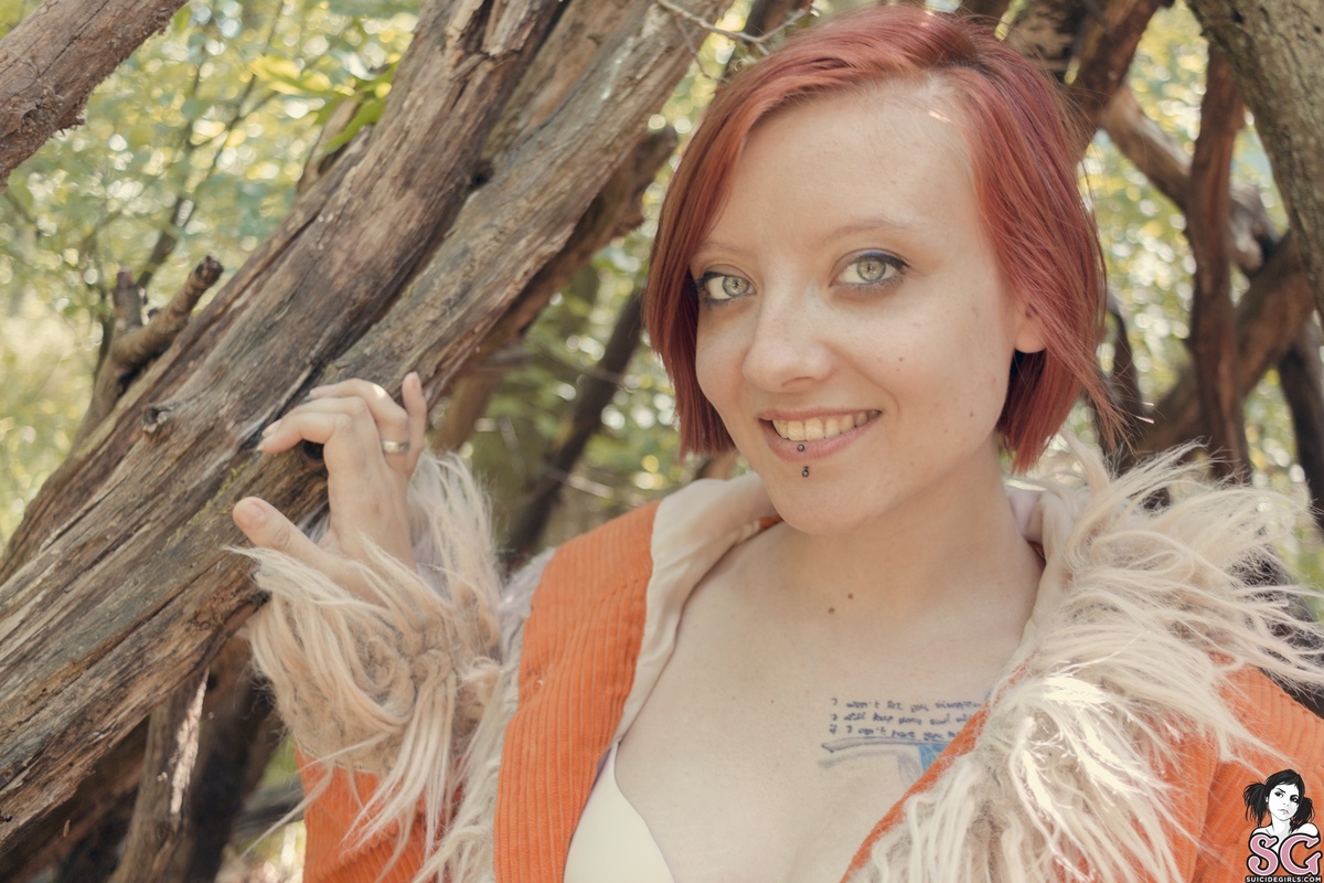 jaynamolana-ladyinthewoods-05.jpg
