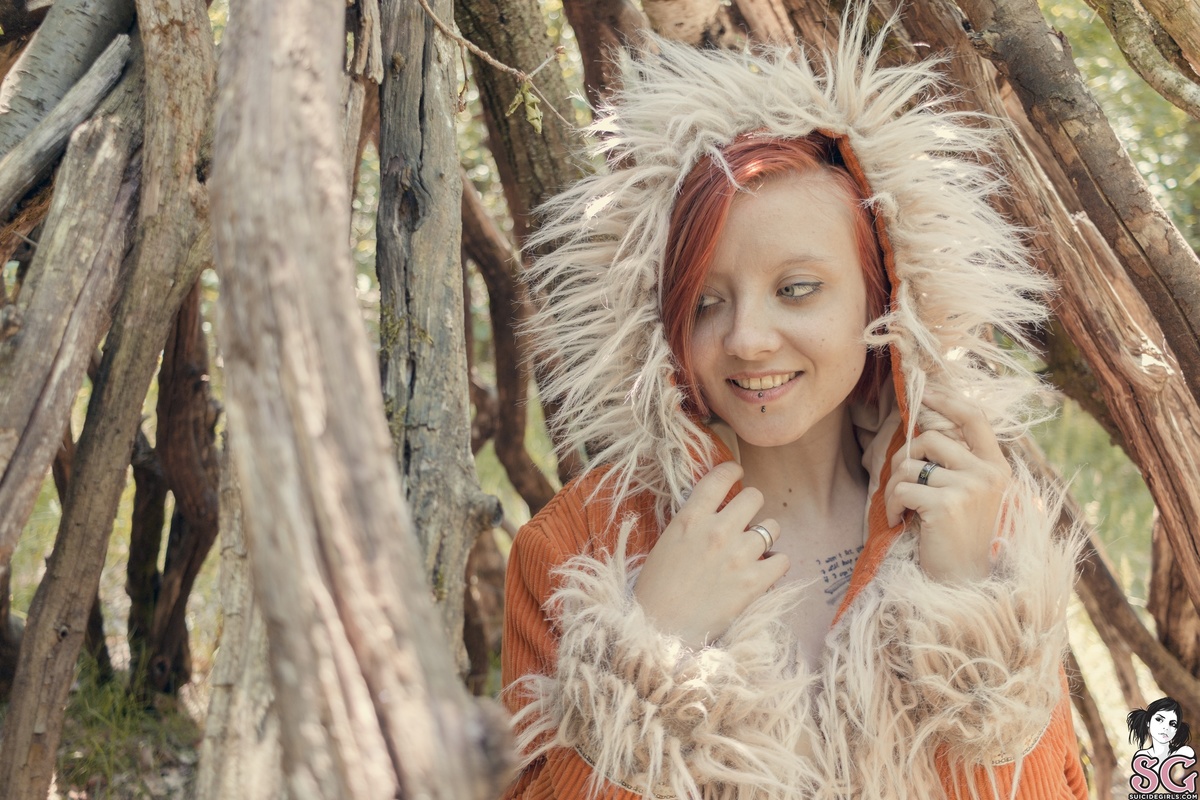 jaynamolana-ladyinthewoods-07.jpg