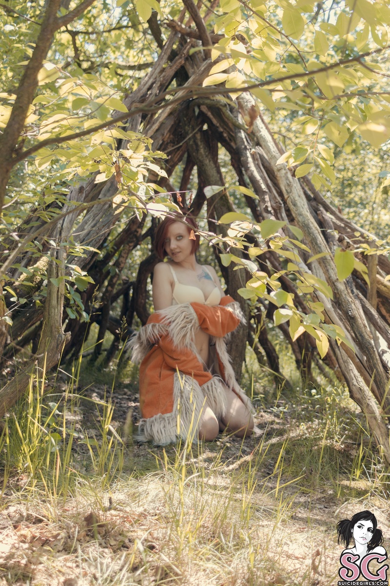jaynamolana-ladyinthewoods-11.jpg
