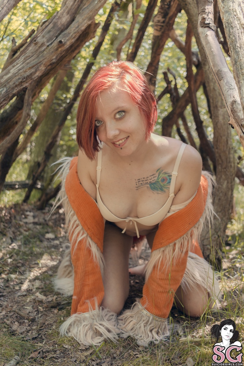 jaynamolana-ladyinthewoods-13.jpg