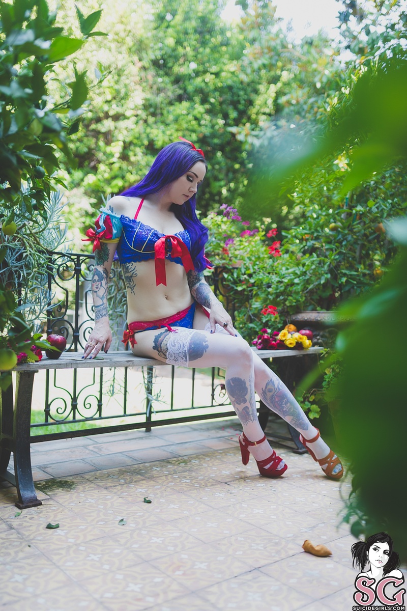 marceline-deathlybite-01.jpg