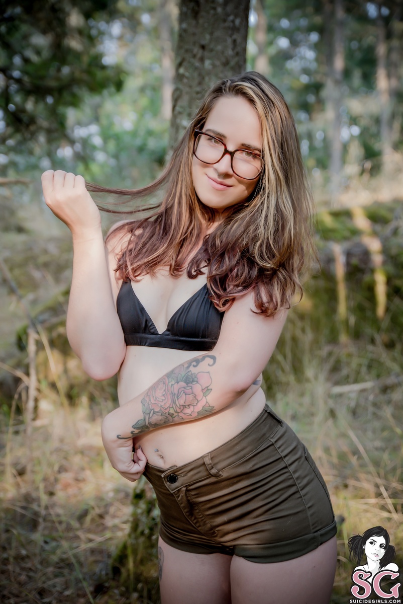 silvery-whisperinthewoods-09.jpg