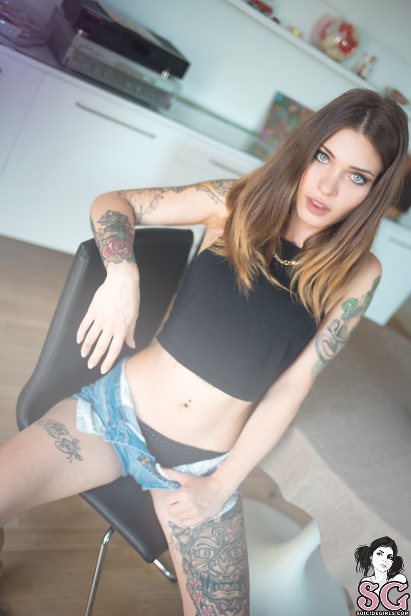 borquita-youngandbeautiful-01.jpg