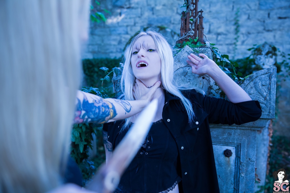 shamandalie-welcometothehellmouth-09.jpg