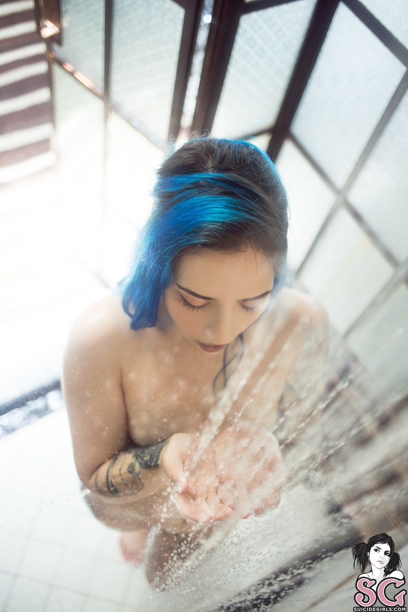 saria-cleanbodydirtymind-21.jpg