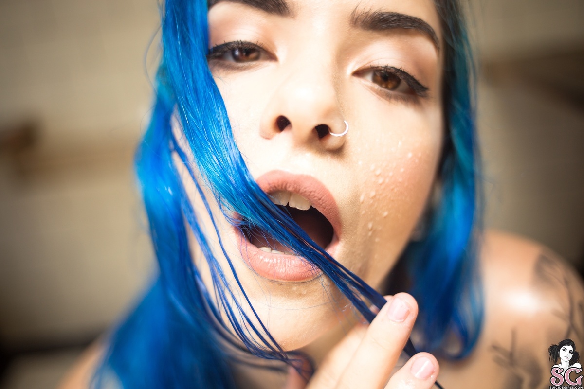saria-cleanbodydirtymind-27.jpg