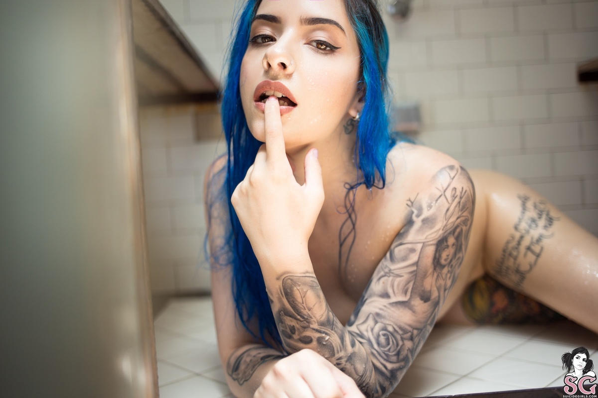 saria-cleanbodydirtymind-29.jpg