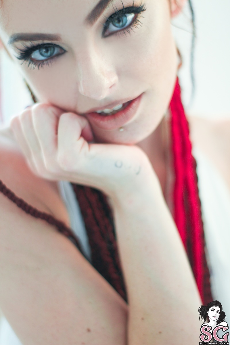 sophiestonem-yourgirlyourprincess-11.jpg