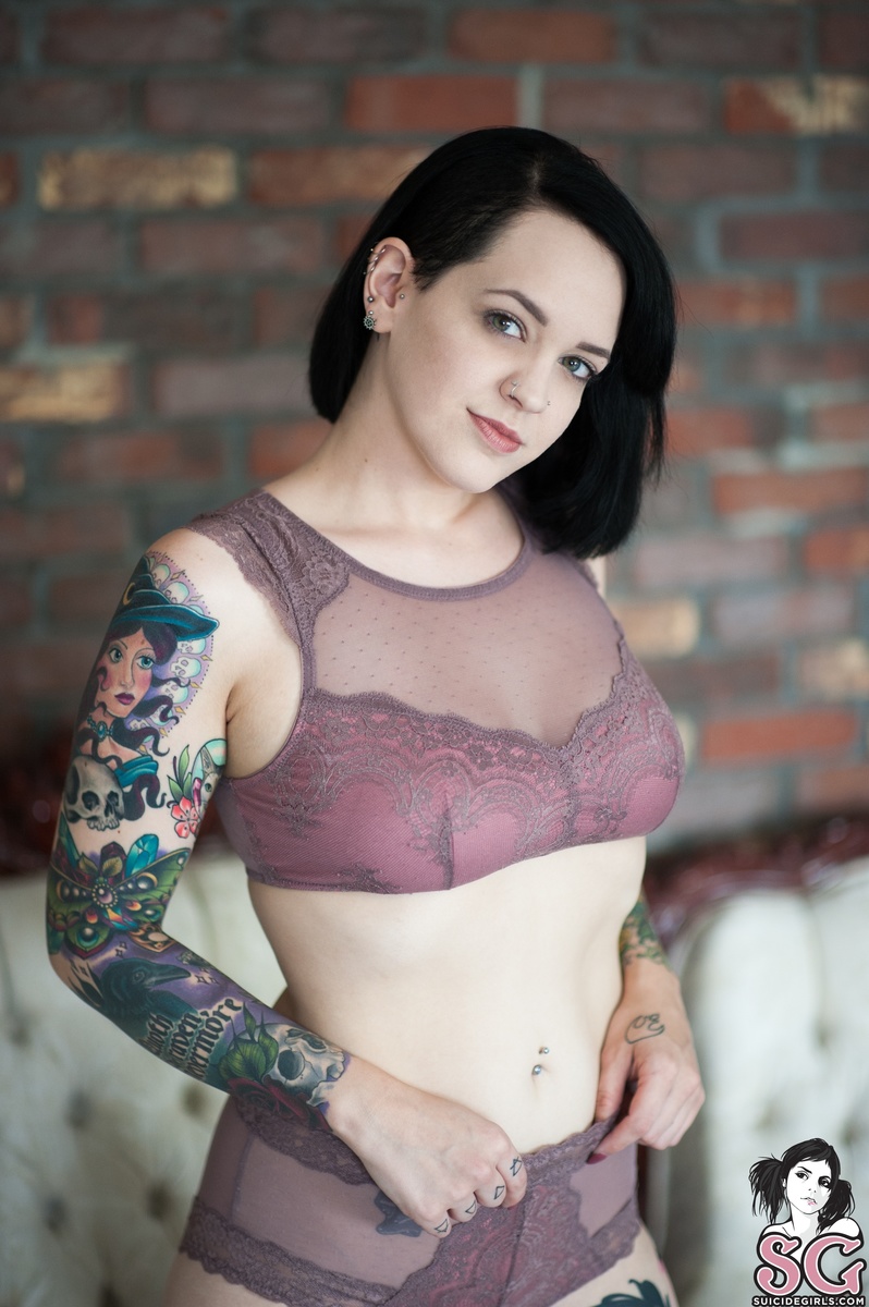amandanicole-unsteady-03.jpg