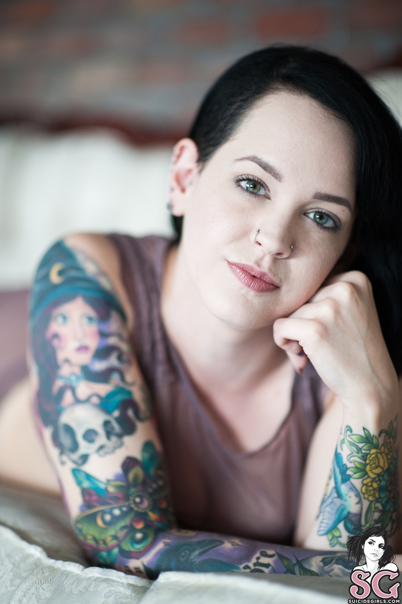 amandanicole-unsteady-05.jpg