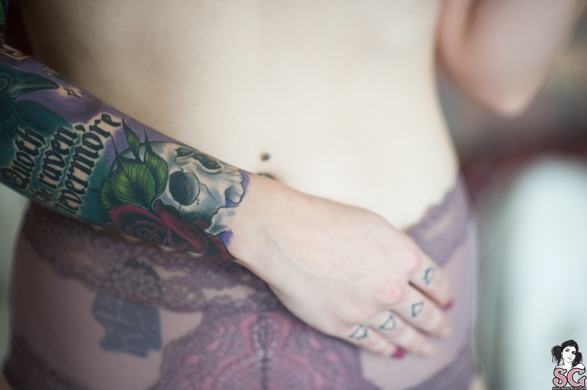 amandanicole-unsteady-07.jpg