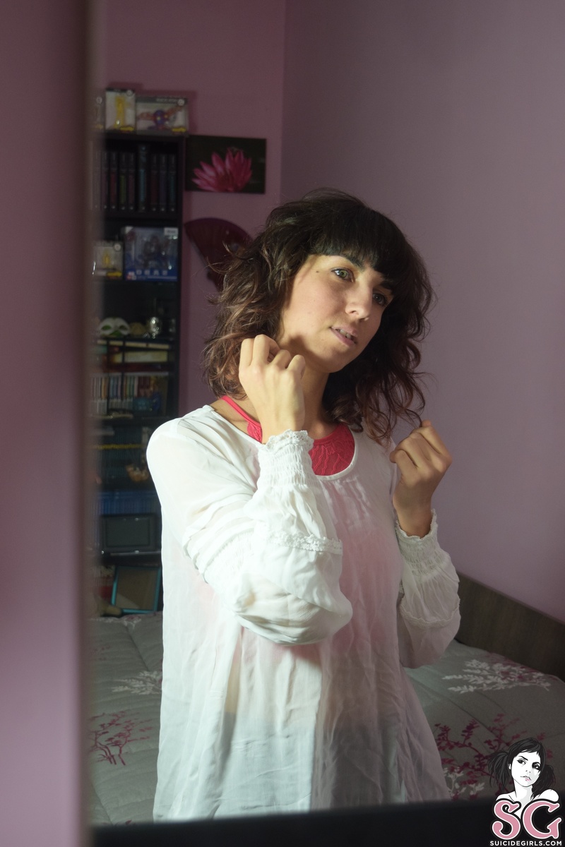 adhyria-reflectionof-01.jpg