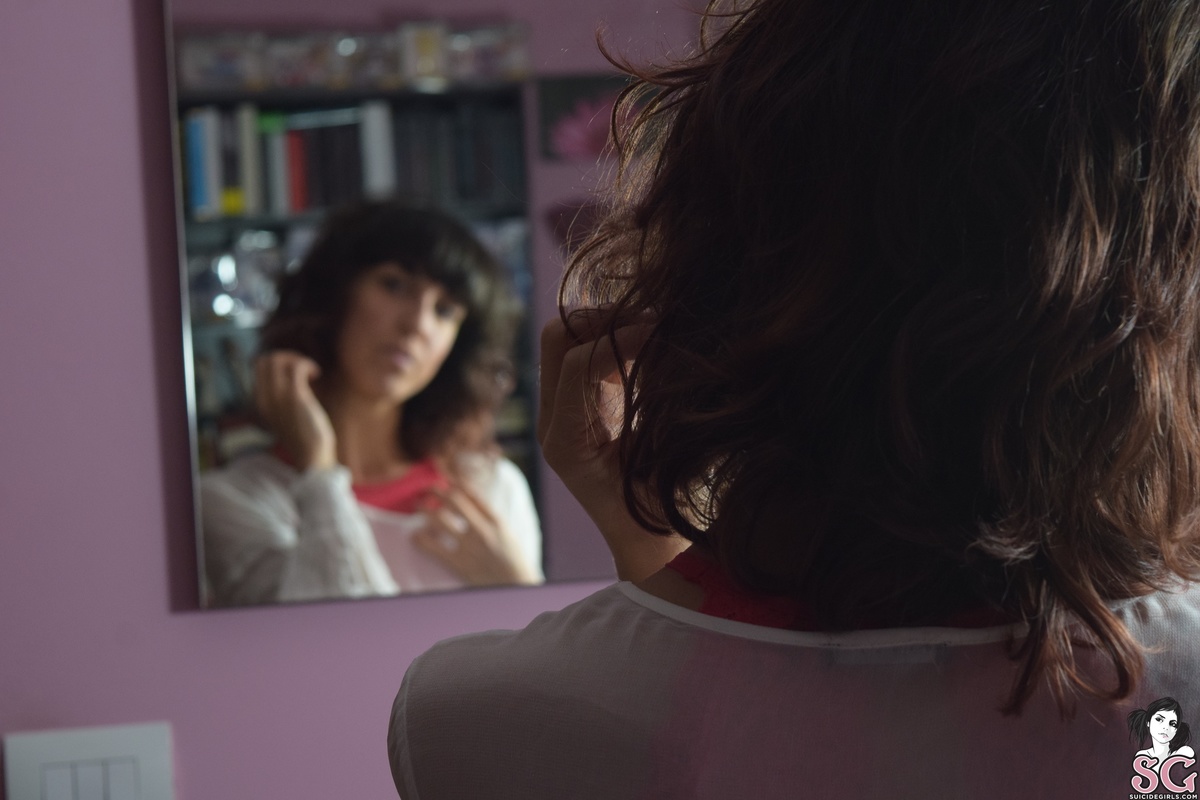 adhyria-reflectionof-03.jpg