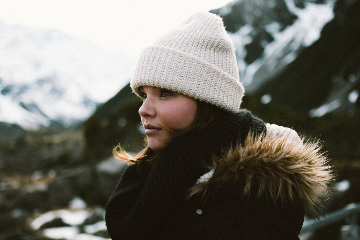 2_image-mountains-woman-outbrain.jpg