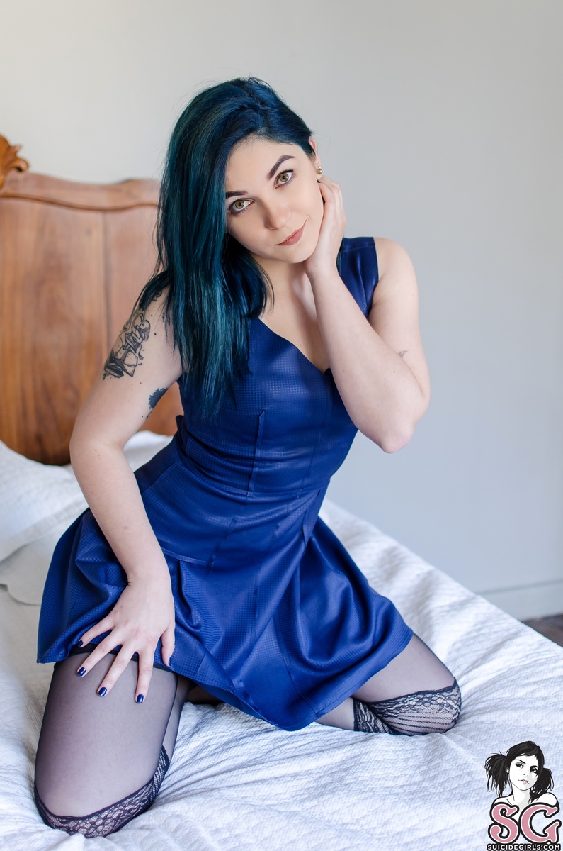 bonniedarko-bluethewarmestcolor-03.jpg