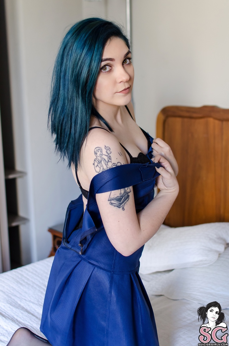 bonniedarko-bluethewarmestcolor-11.jpg