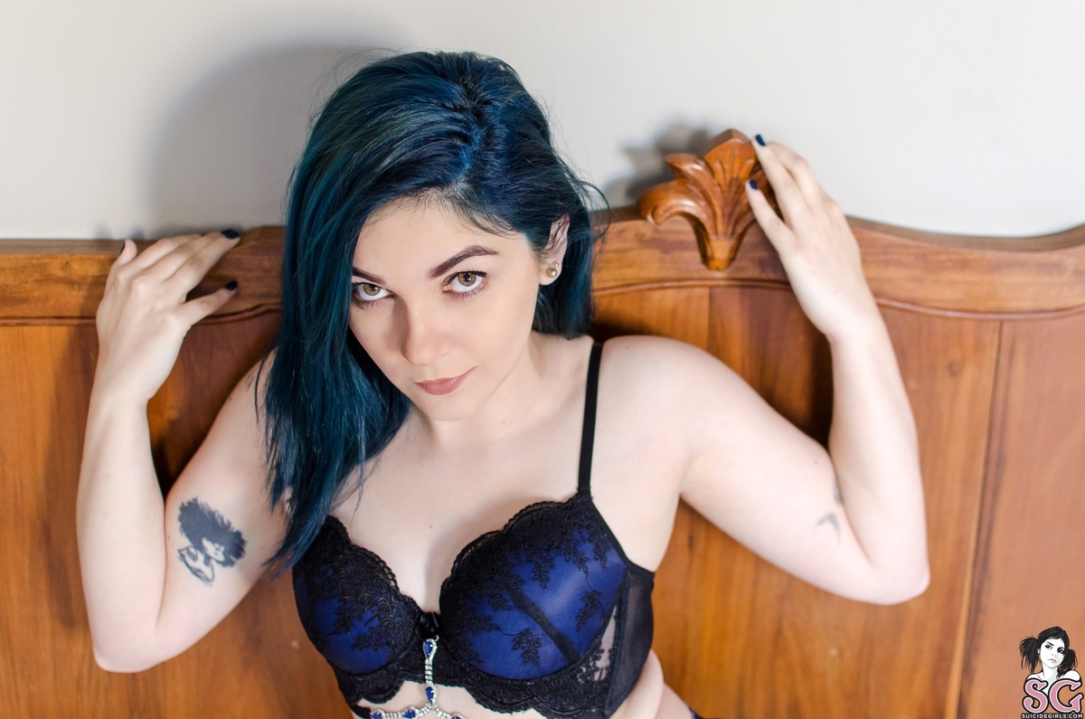 bonniedarko-bluethewarmestcolor-25.jpg