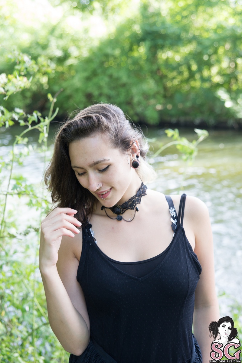larabeard-ladyofthelake-01.jpg