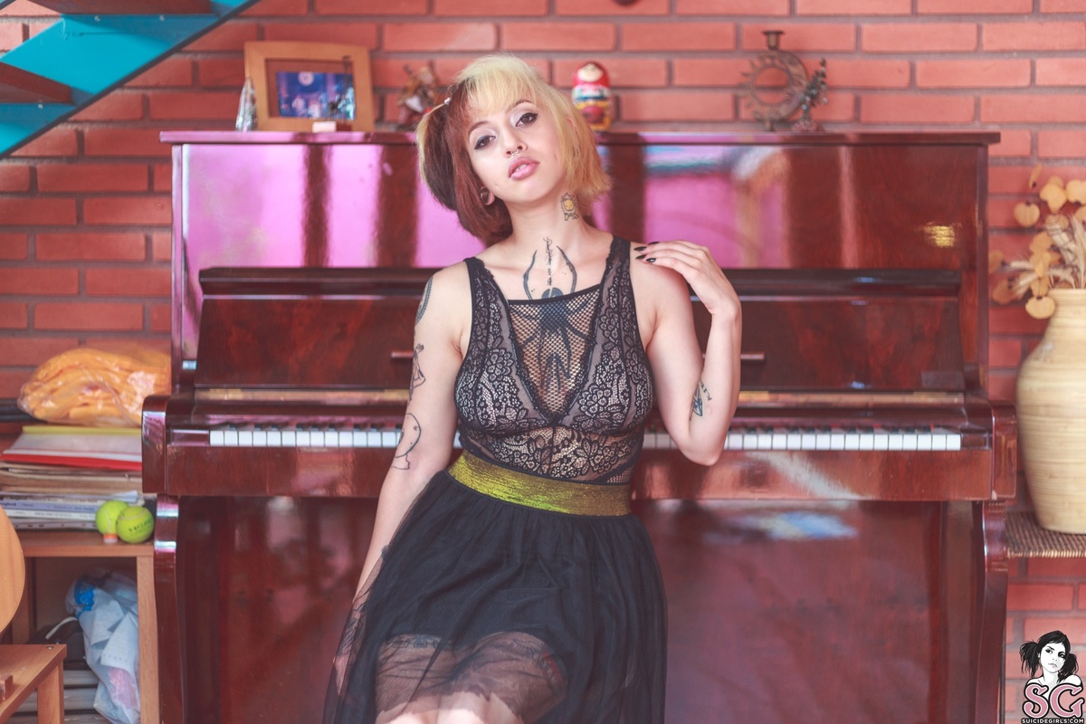 bluh-lovessorrow-01.jpg