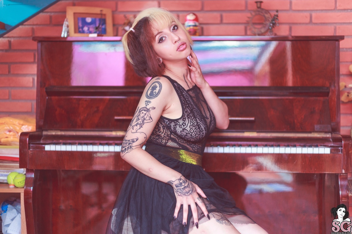 bluh-lovessorrow-07.jpg