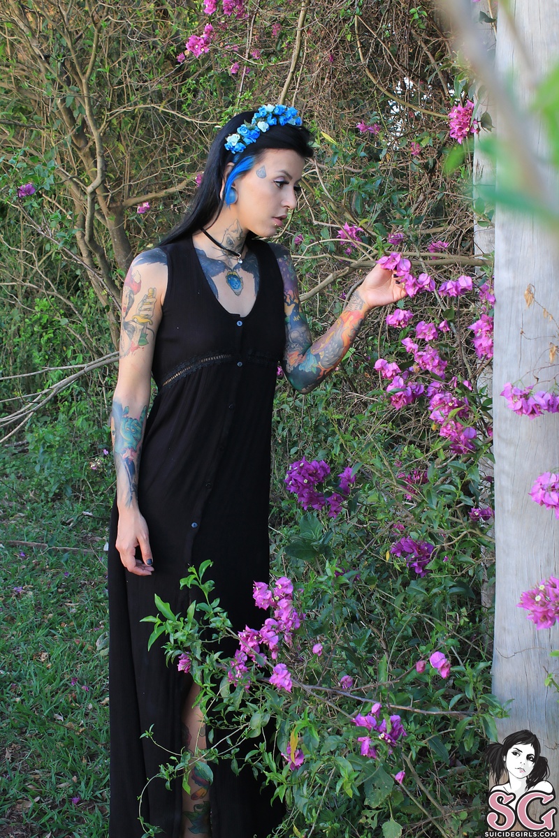 thaecos-enchantedgarden-01.jpg