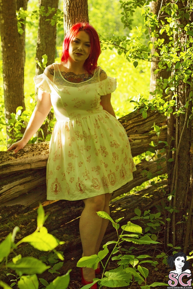 xcherryxkissx-intothewoods-01.jpg