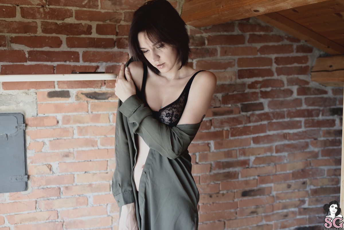 mirthylla-overlooking-01.jpg