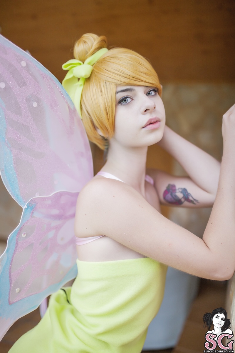 kuroha-laughteristimeless-07.jpg