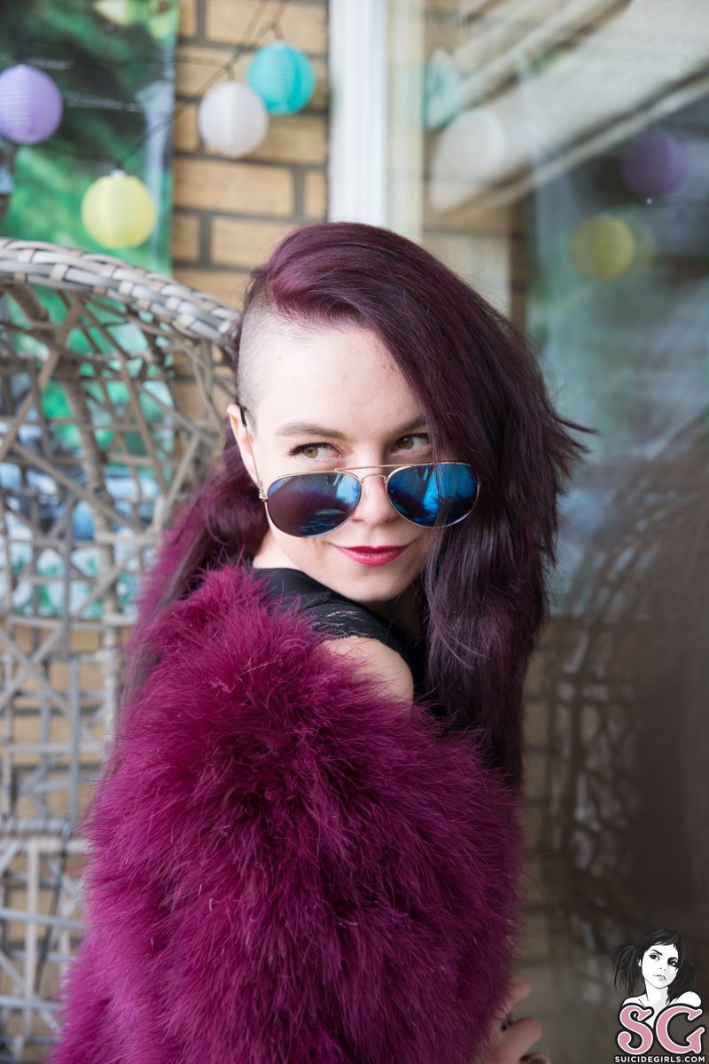 aprildivine-rocketqueen-03.jpg