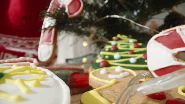 54096995-gingerbread-cookies.jpg
