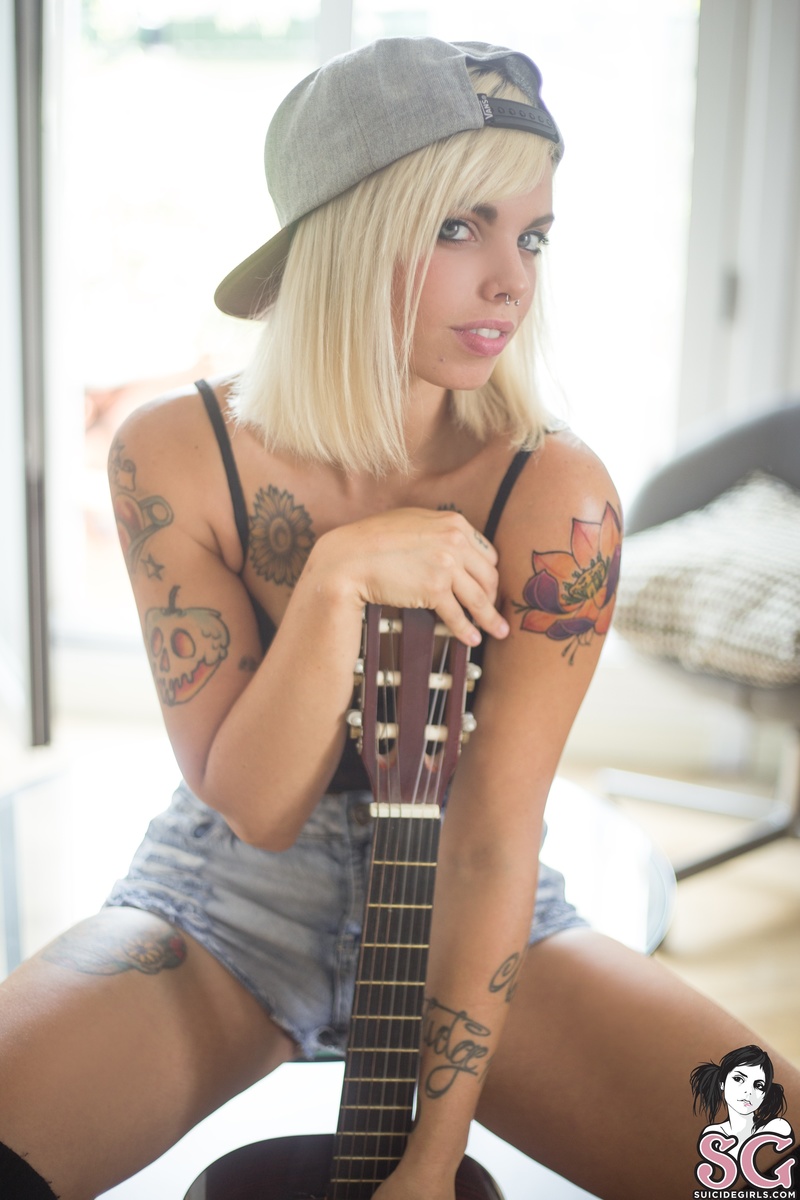 spicyroller-guitarhero-01.jpg