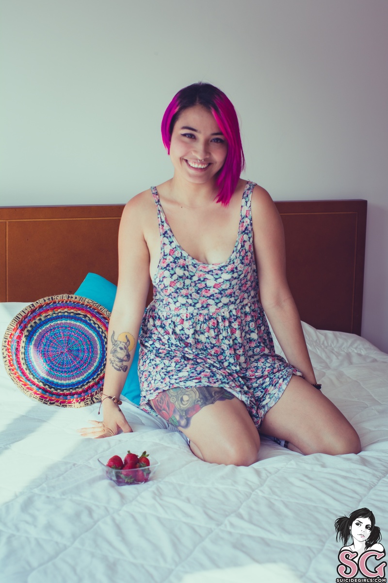 redaura-eatthisstrawberry-01.jpg