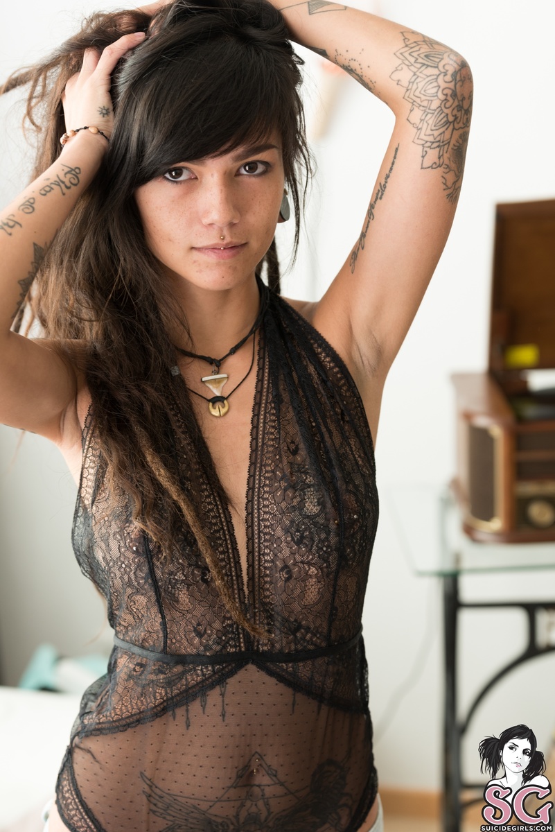 dacay-brownsofa-03.jpg