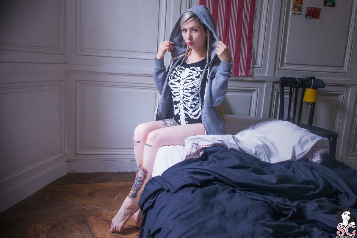 marlene-whyareyouwearingthatstupidmansuit-03.jpg