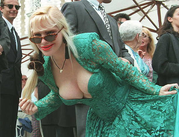 blonde bimbo italian